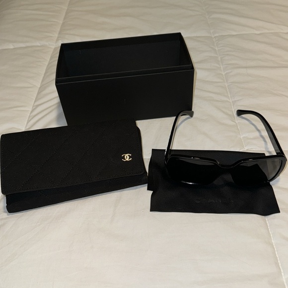 100% Authentic CHANEL Black Square Sunglasses - Picture 5 of 7